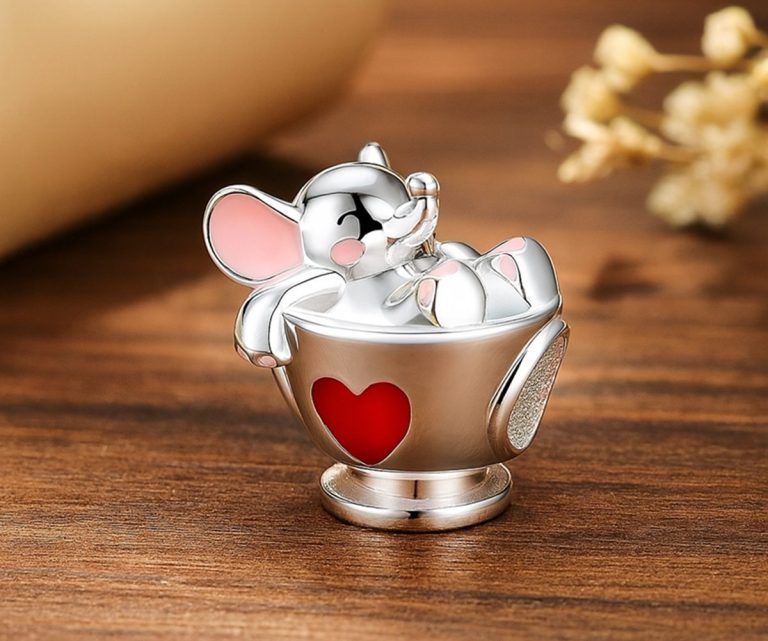 Olifant in kop bedel Olifant in kop bedel